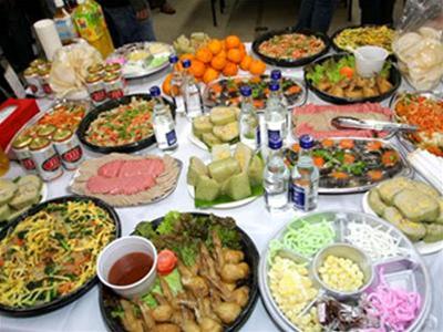 Khi bị ngộ độc thực phẩm, cần xử lý ra sao?